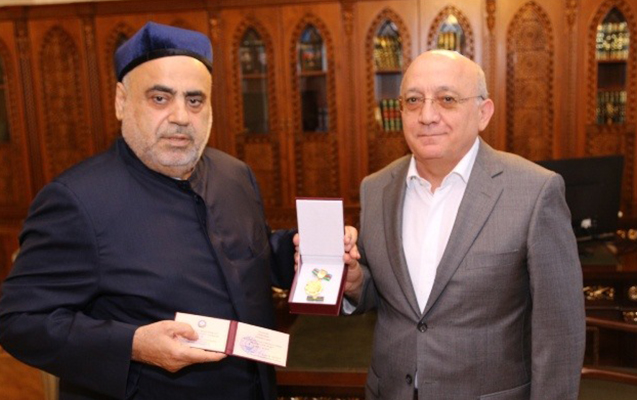 cumhuriyyet-medali-seyxe-teqdim-edildi